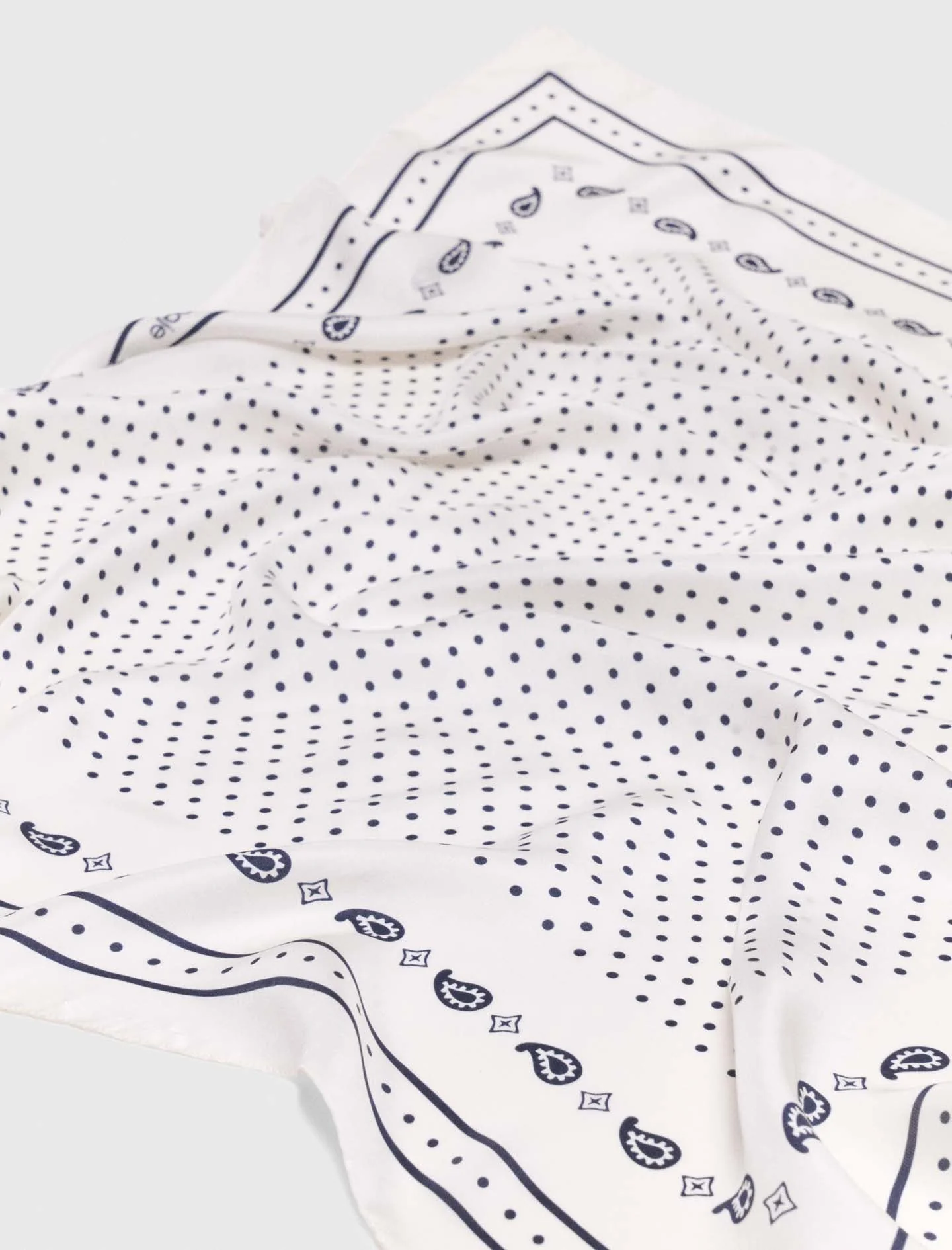 90X90 Printed Silk Scarf Ecru - Image 5