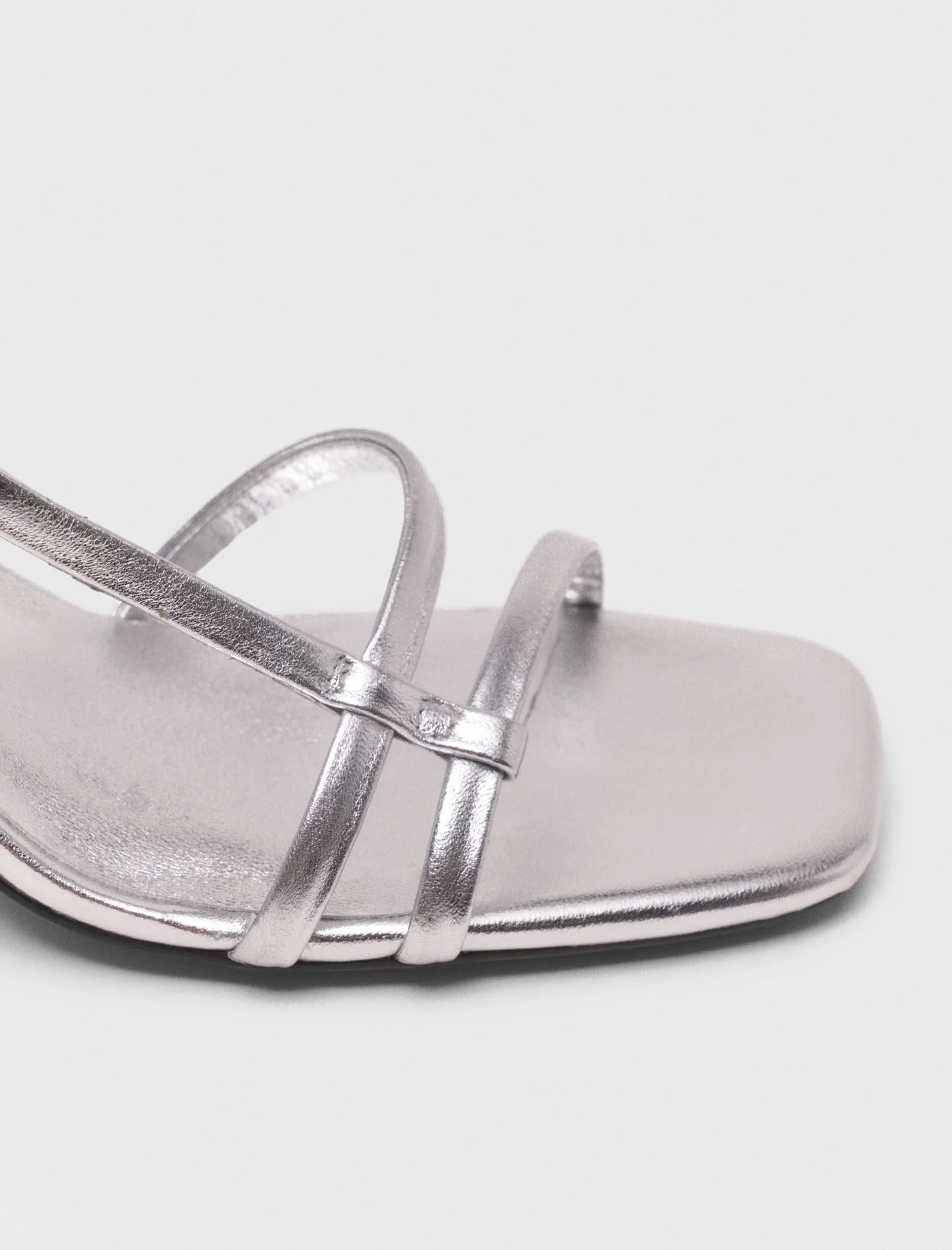 Metallic strappy sandals with heel Silver - Image 4