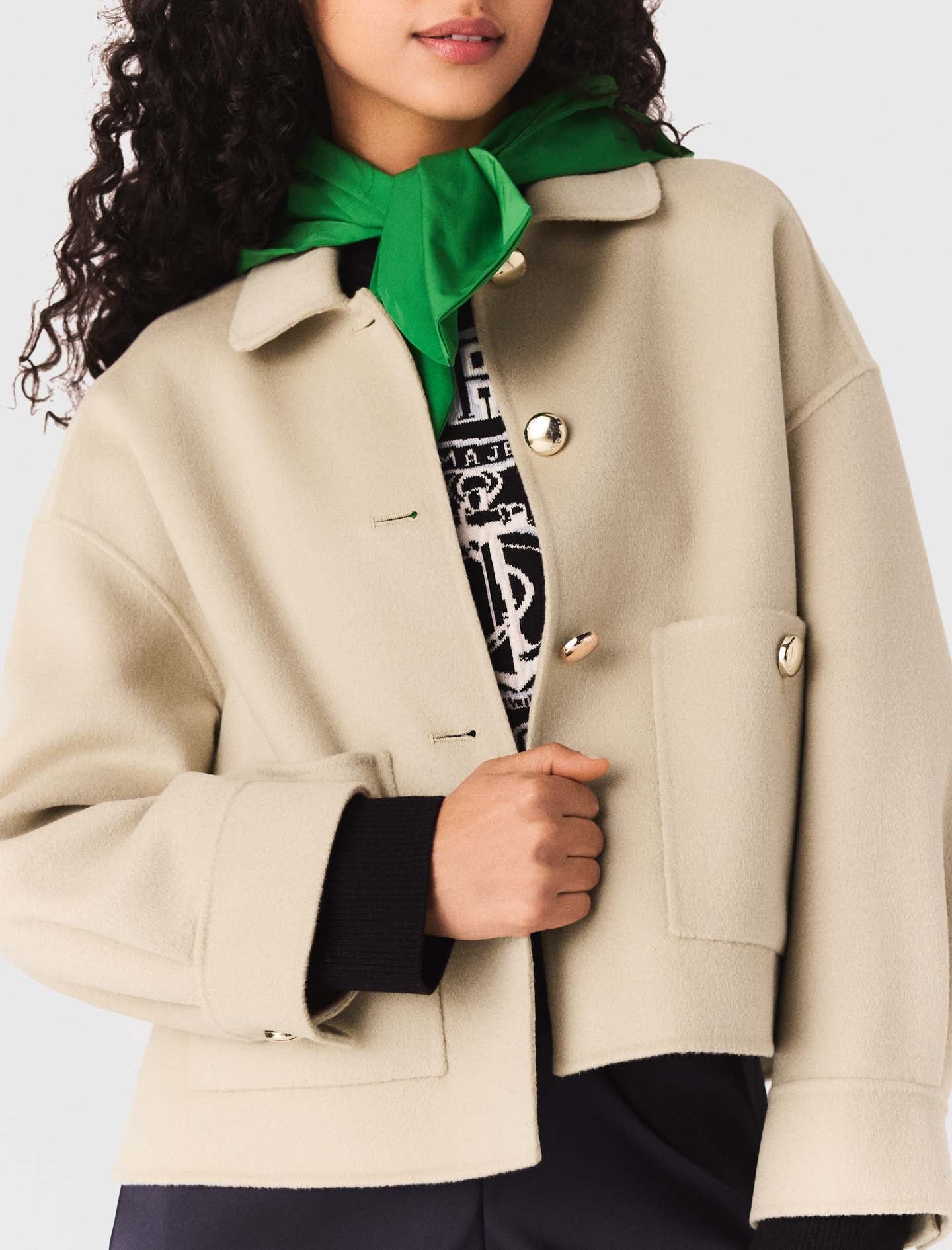 Short pleated-back wool jacket - Image 6